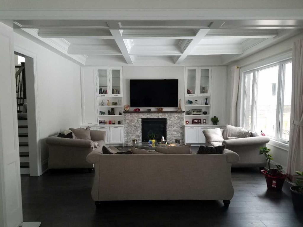 皮克灵Comfortable private space的带沙发和平面电视的客厅