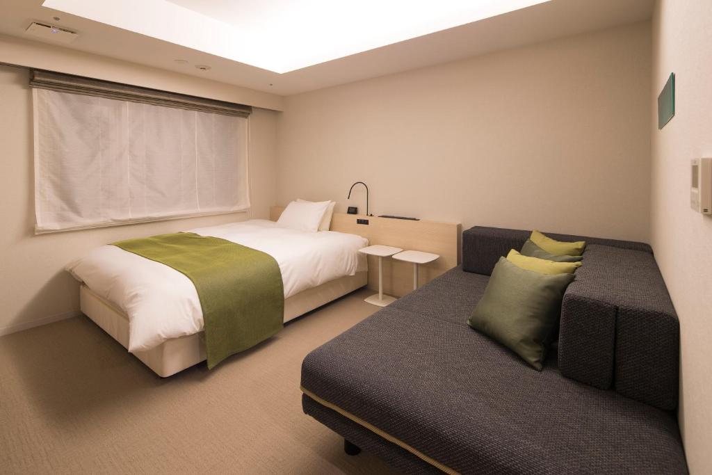 小松格兰彬锐澳酒店客房内的一张或多张床位