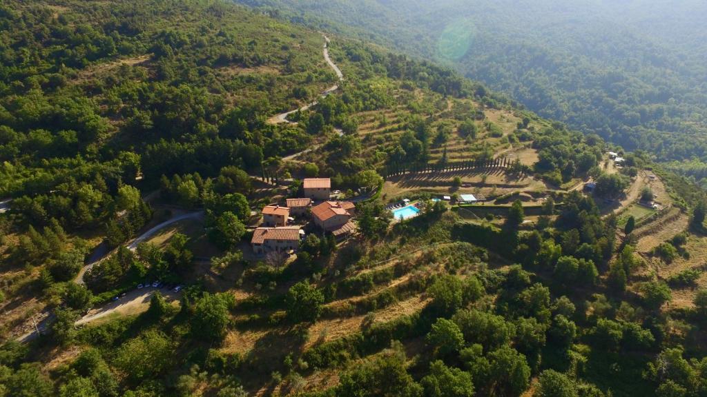 索普拉自由堡博尔戈拉卡普拉亚乡村民宿的山景别墅的空中景致