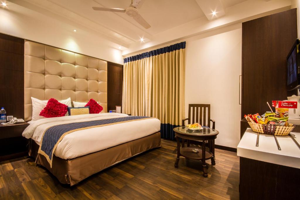 Hotel Grand Godwin - Near New Delhi Railway Station - Paharganj客房内的一张或多张床位