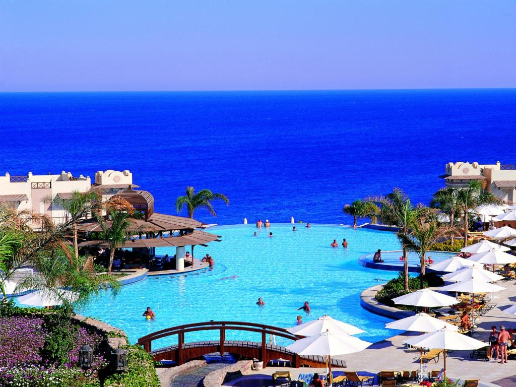 沙姆沙伊赫沙姆沙伊赫艾尔萨拉姆协和酒店的毗邻大海的大型游泳池