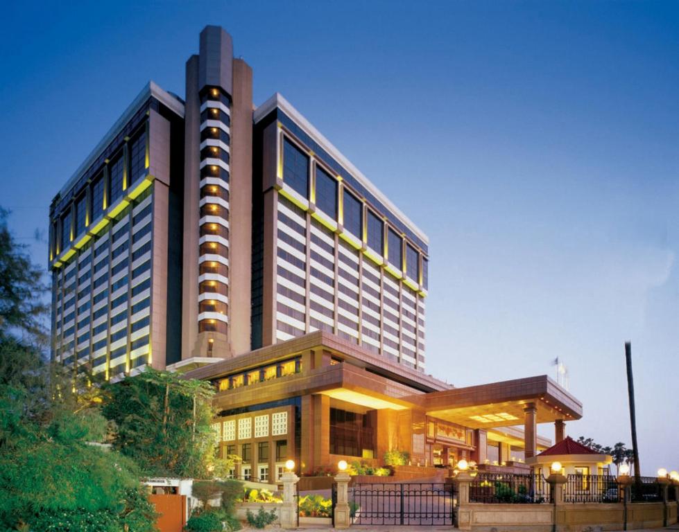 孟买塔亚地之涯酒店的一座大型建筑,有一座建筑