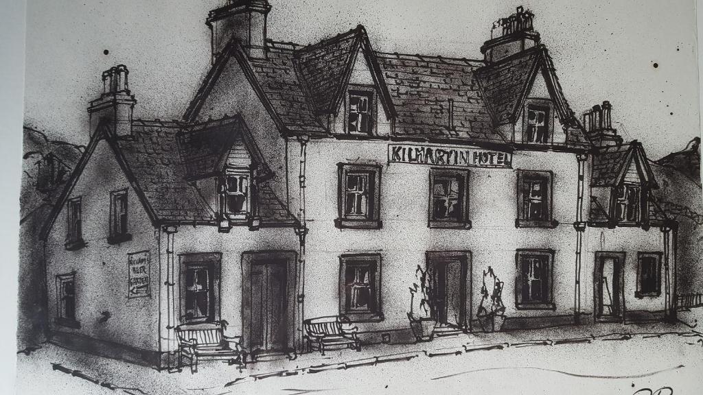 KilmartinKilmartin Hotel的建筑物的图画,上面有标志