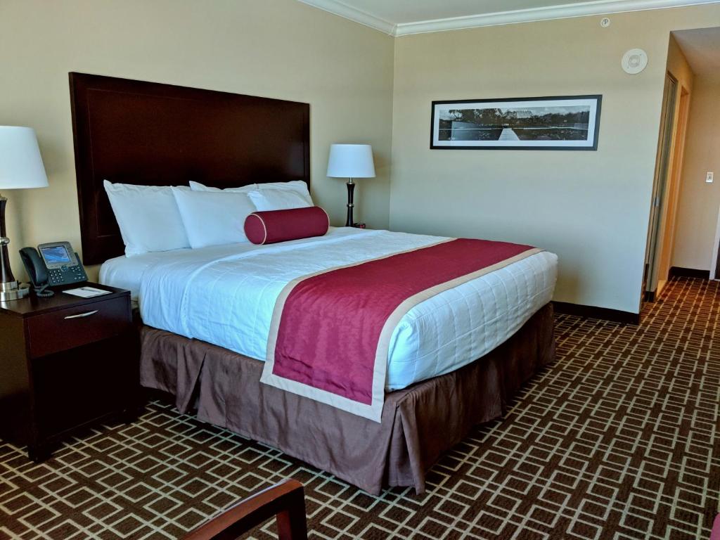 Miccosukee Casino &amp; Resort客房内的一张或多张床位