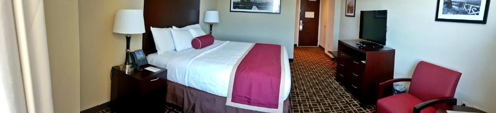 Miccosukee Casino &amp; Resort客房内的一张或多张床位
