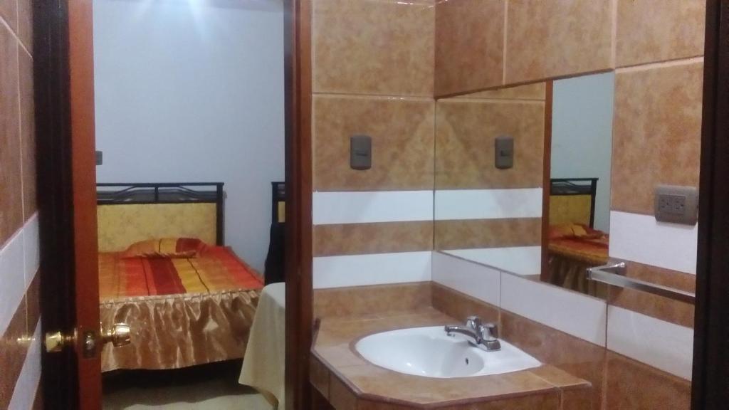 Tinoco Apart Hotel的一间浴室