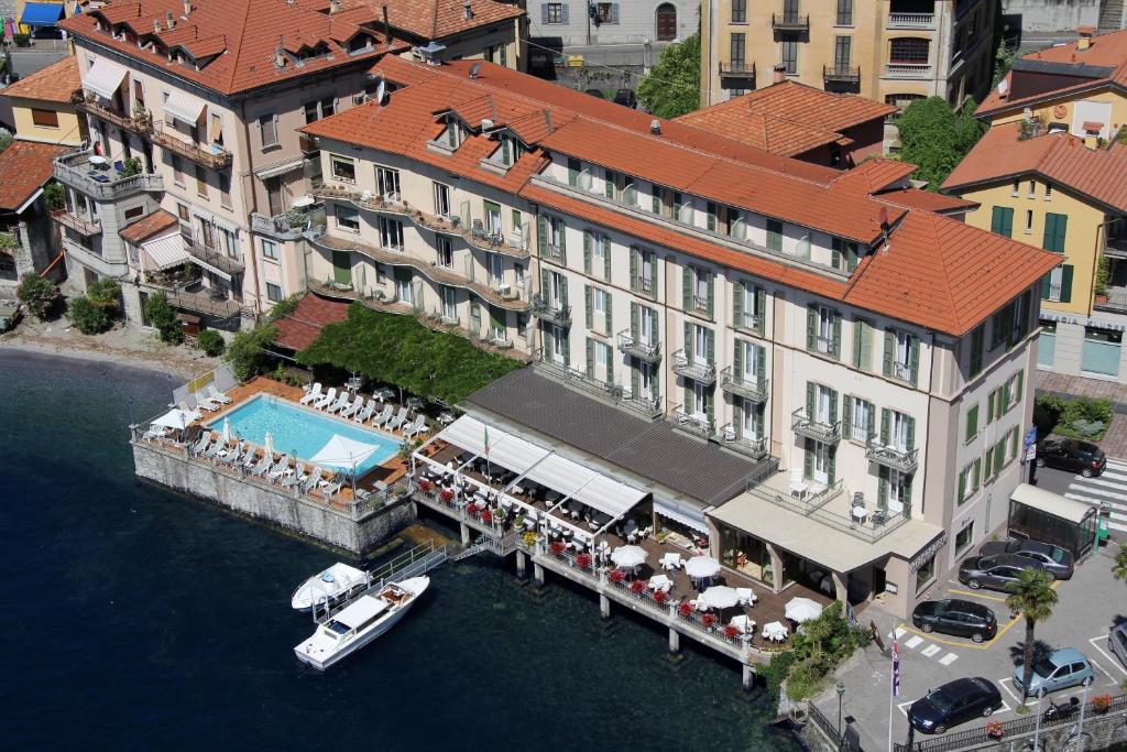 梅纳焦贝拉维斯塔酒店的水上船只享有酒店空中景色