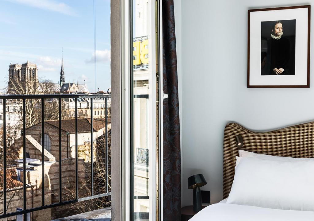 巴黎圣日耳曼区贝莱酒店的市景卧室 - 带1张床
