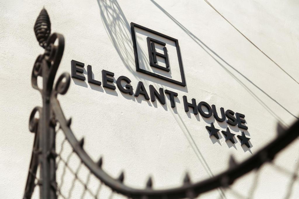 弗格拉什Elegant House的象屋的船边的标志