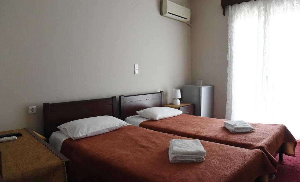 Hotel Διεθνές客房内的一张或多张床位