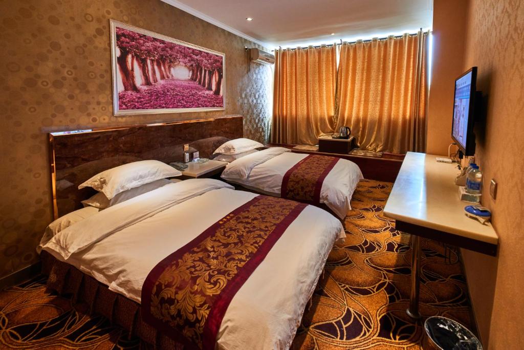 张掖张掖粮贸宾馆的酒店客房设有两张床和电视。