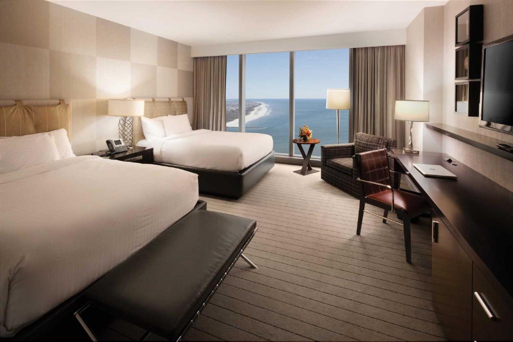 Ocean Casino Resort客房内的一张或多张床位