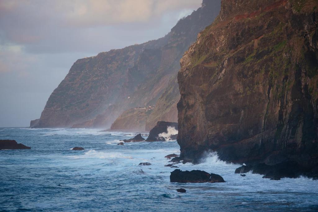 蓬塔德尔加达CASAS MARE , Ponta Delgada, Madeira的享有海景和山景