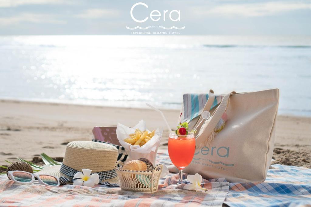 七岩可拉查姆度假酒店的海滩野餐,带袋子和饮料