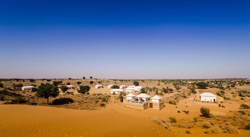 ShaitrāwaDhora Desert Resort, Signature collection by Eight Continents的沙漠中度假村的空中景观