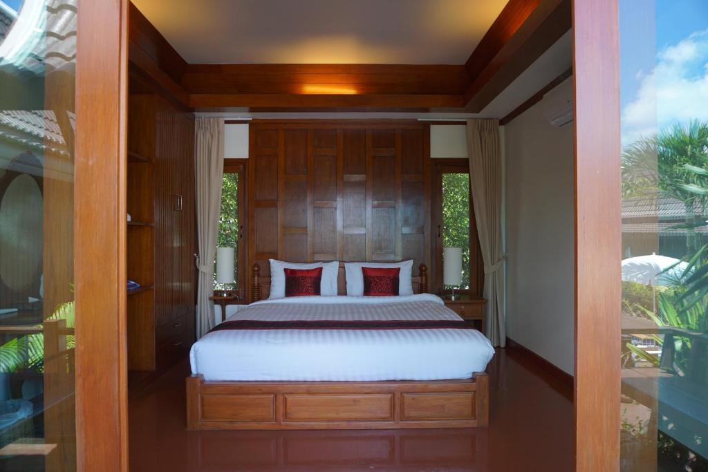 卡亚玛尼泰国别墅度假村客房内的一张或多张床位
