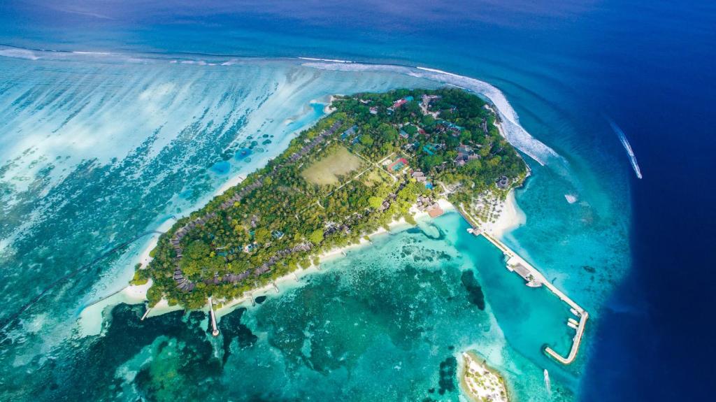北马累环礁Adaaran Select Huduran Fushi - with 24hrs Premium All Inclusive的海洋岛屿的空中景观