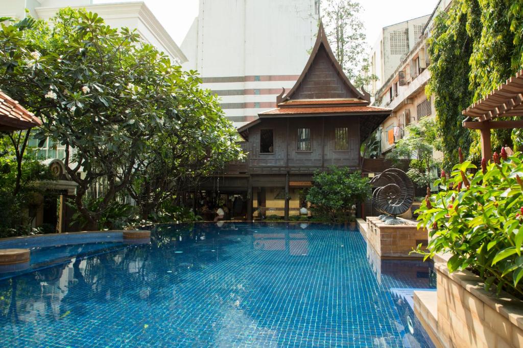 The Rose Residence, Bangkok内部或周边的泳池