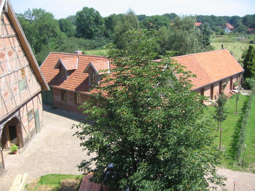 施瓦姆施泰特Fewos in Klein-Grindau的树屋的顶部景色