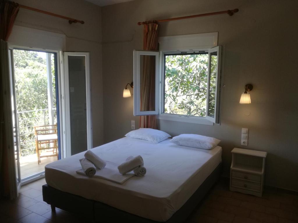 Rastoni Guest House Skopelos客房内的一张或多张床位