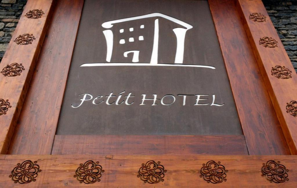 帕斯底拉卡萨珀蒂酒店的小酒店的黑板标志