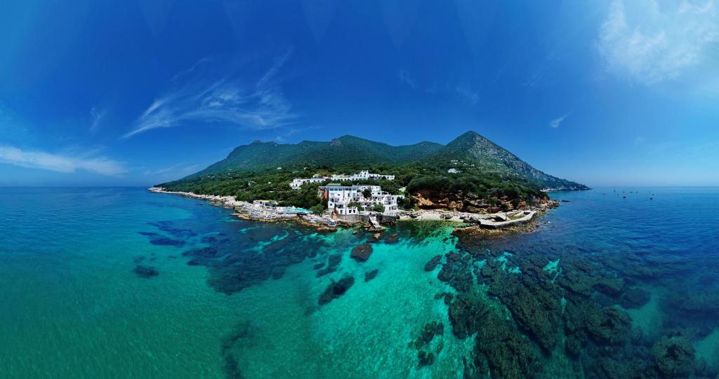 圣费利切-奇尔切奥朋塔罗萨酒店的海洋岛屿的空中景观