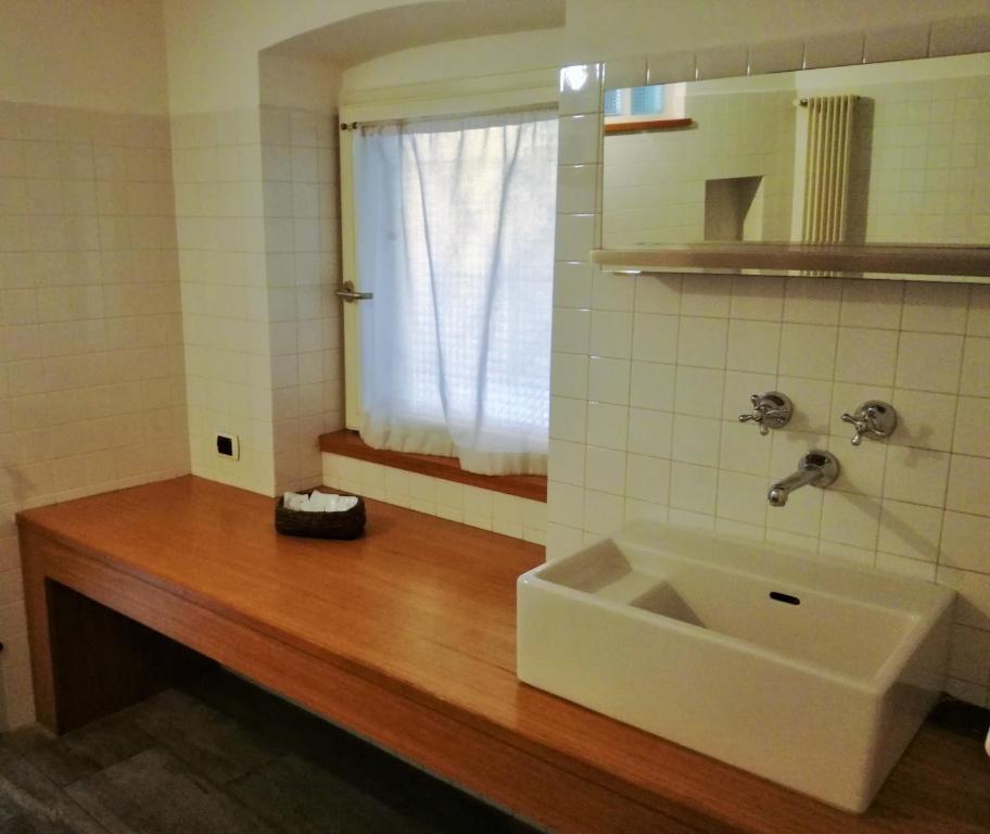 扎菲洛蓝光机场酒店的一间浴室