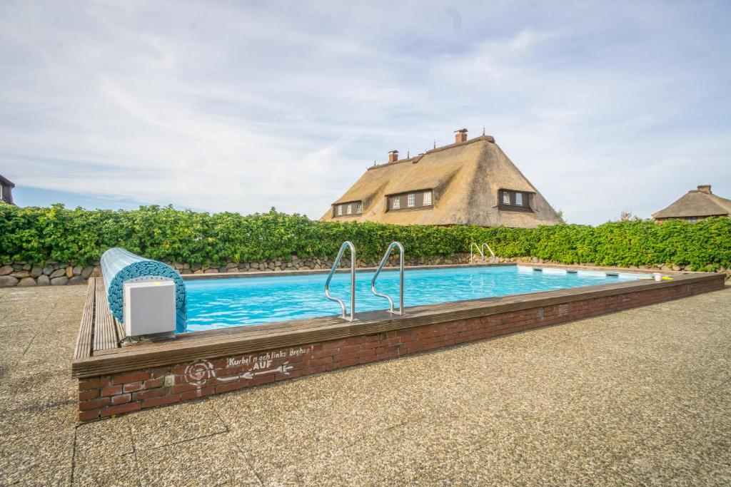 布拉德鲁普App. Weißes Kliff的一座带房子的游泳池