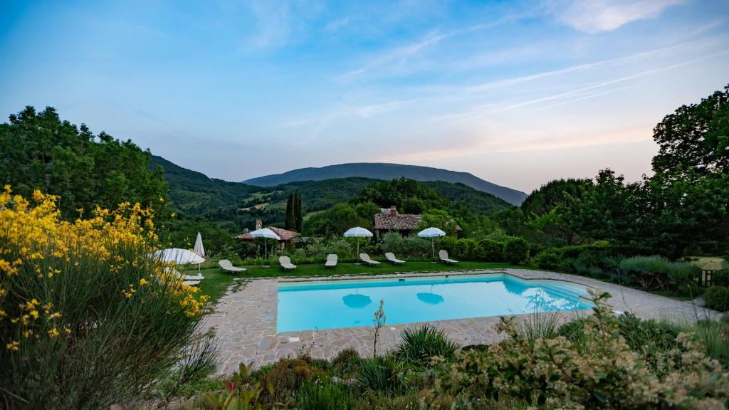 Santa Maria LignanoCasa Rosa的山地度假村的游泳池