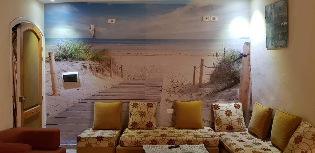 纳布勒多加公寓的带有海滩壁画的房间