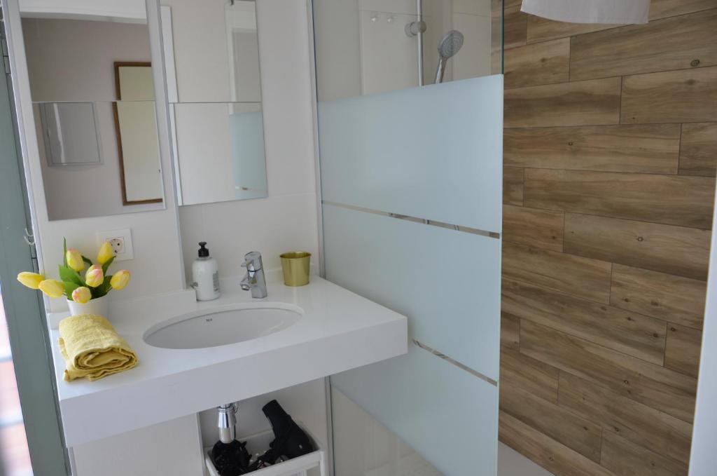 Urban House Siurot 33的一间浴室