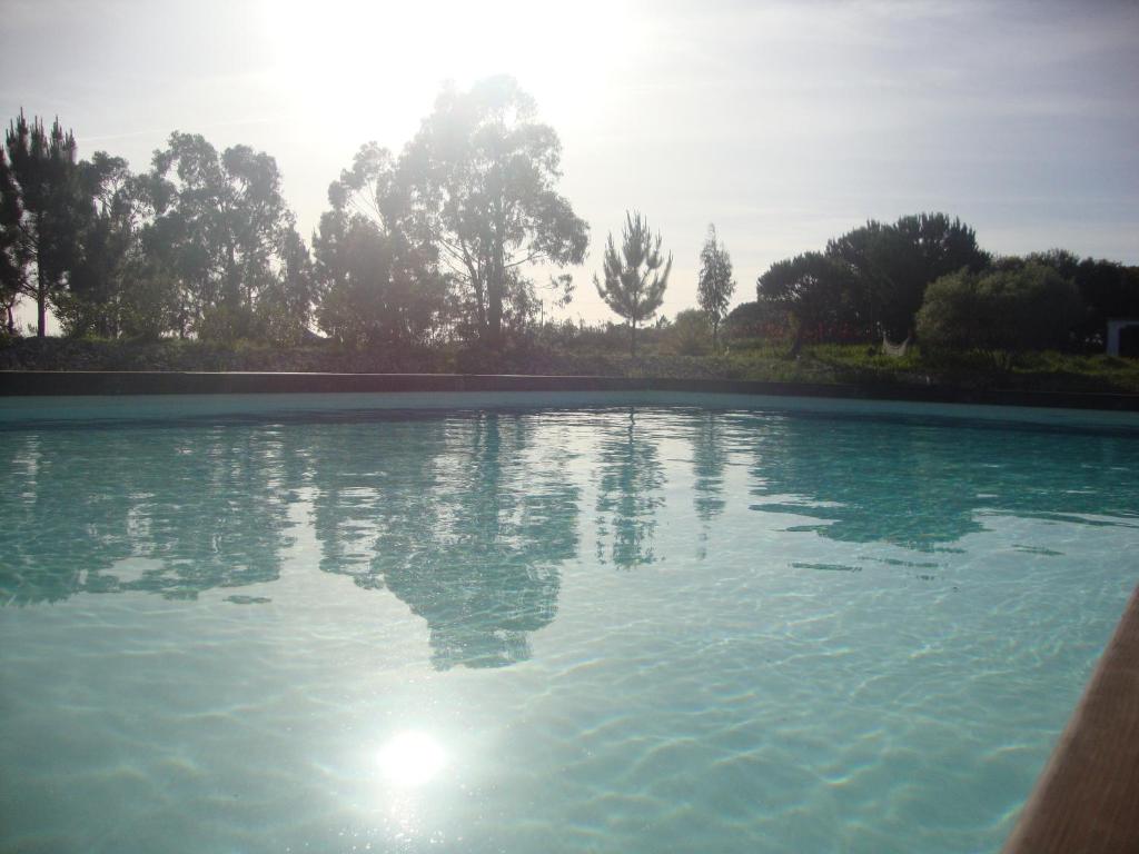 圣特奥托纽奥马尔克力昂卡酒店的太阳反射的池水
