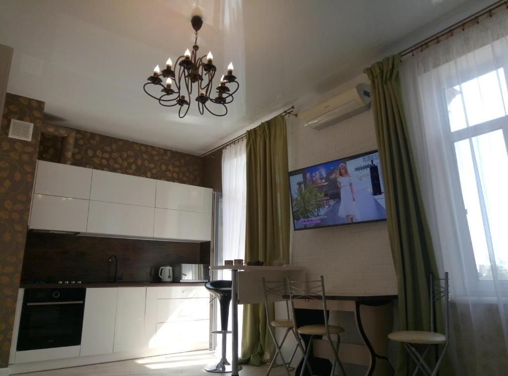 Apartments in Avtorskiy的厨房或小厨房