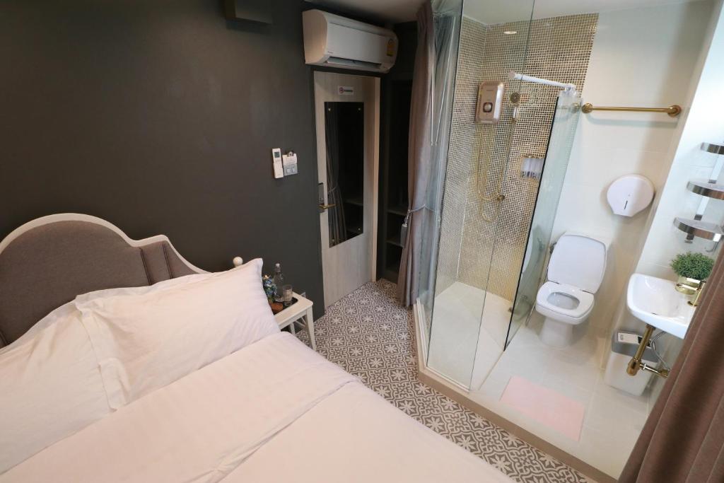 The LOL Elephant Hostel的一间浴室