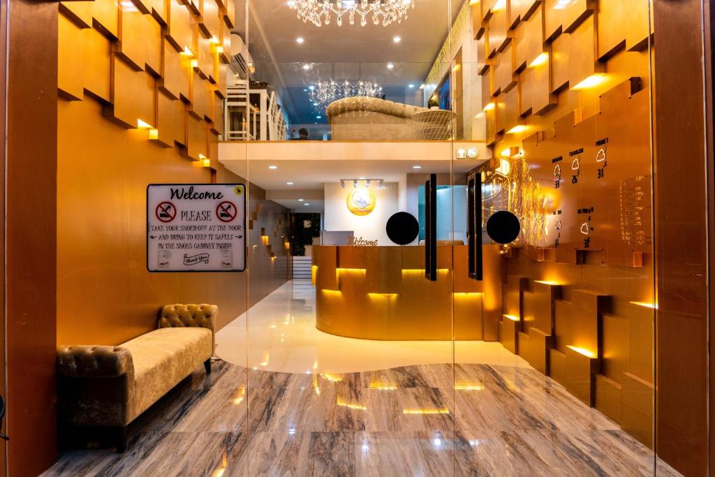 The LOL Elephant Hostel客房内的一张或多张床位