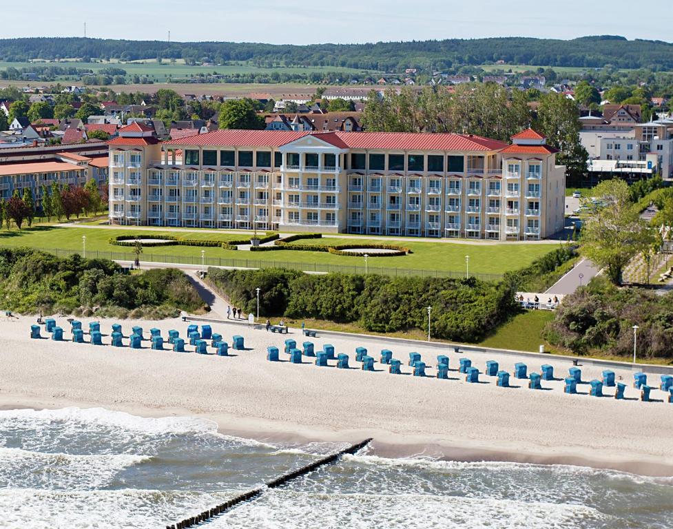 奥斯赛拜-屈隆斯博恩莫拉达斯特昂德奥斯摆德库伦斯伯恩酒店的海滩上酒店空中景色