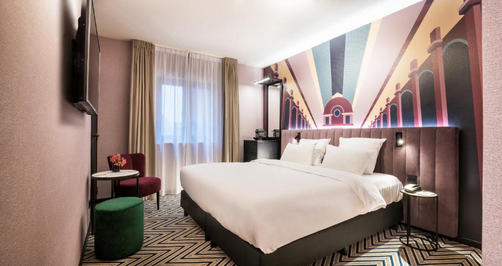 Hotel Hubert Grand Place客房内的一张或多张床位