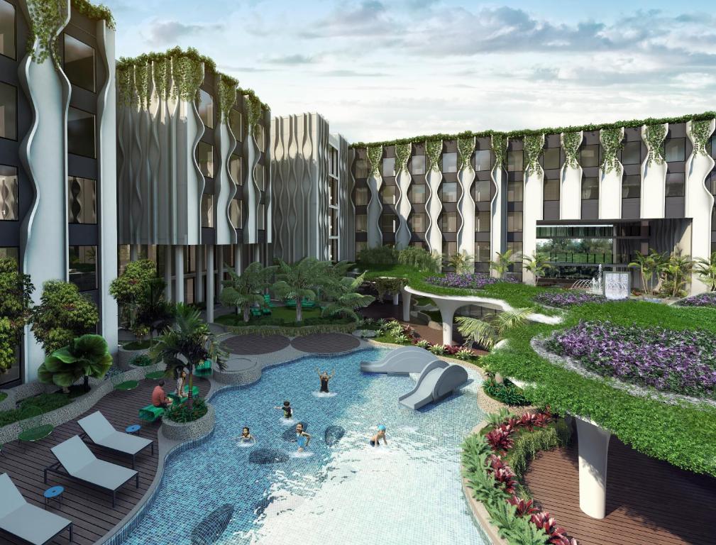 新加坡Village Hotel Sentosa by Far East Hospitality的一座带游泳池的度假村的建筑
