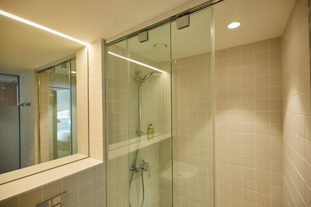 easyHotel Barcelona Fira的一间浴室