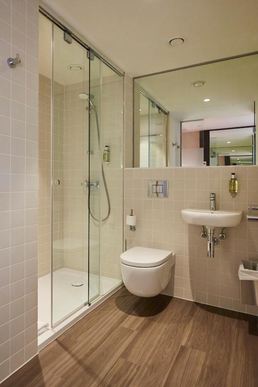 easyHotel Barcelona Fira的一间浴室