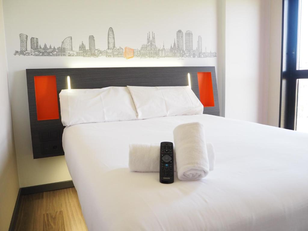 easyHotel Barcelona Fira客房内的一张或多张床位