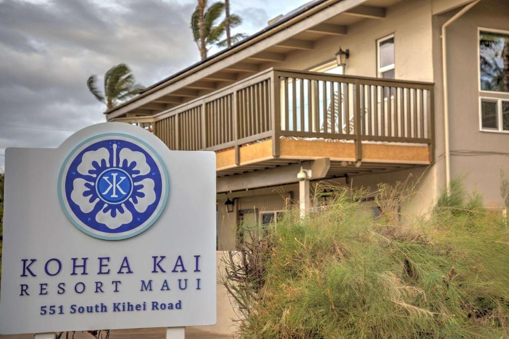 基黑Kohea Kai Maui, Ascend Hotel Collection的一座名叫度假村的房屋前的标志