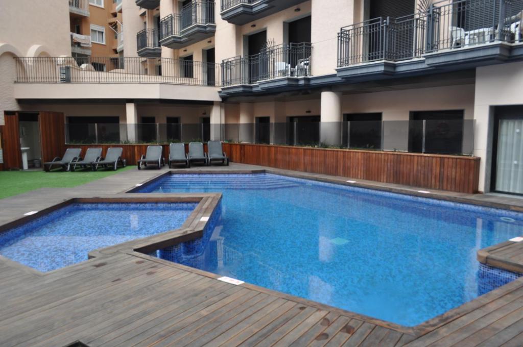Apartaments AR Trimar内部或周边的泳池