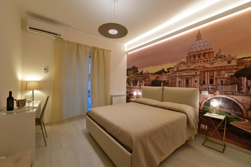 罗马San Pietro Moonlight Luxury Apartment的一间卧室配有一张床,享有大楼的图片
