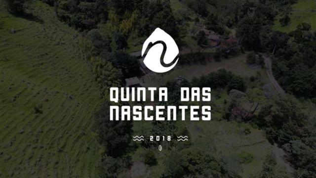 彼得罗波利斯Pousada Quinta das Nascentes的一种标语,说光棍在野外挖信使