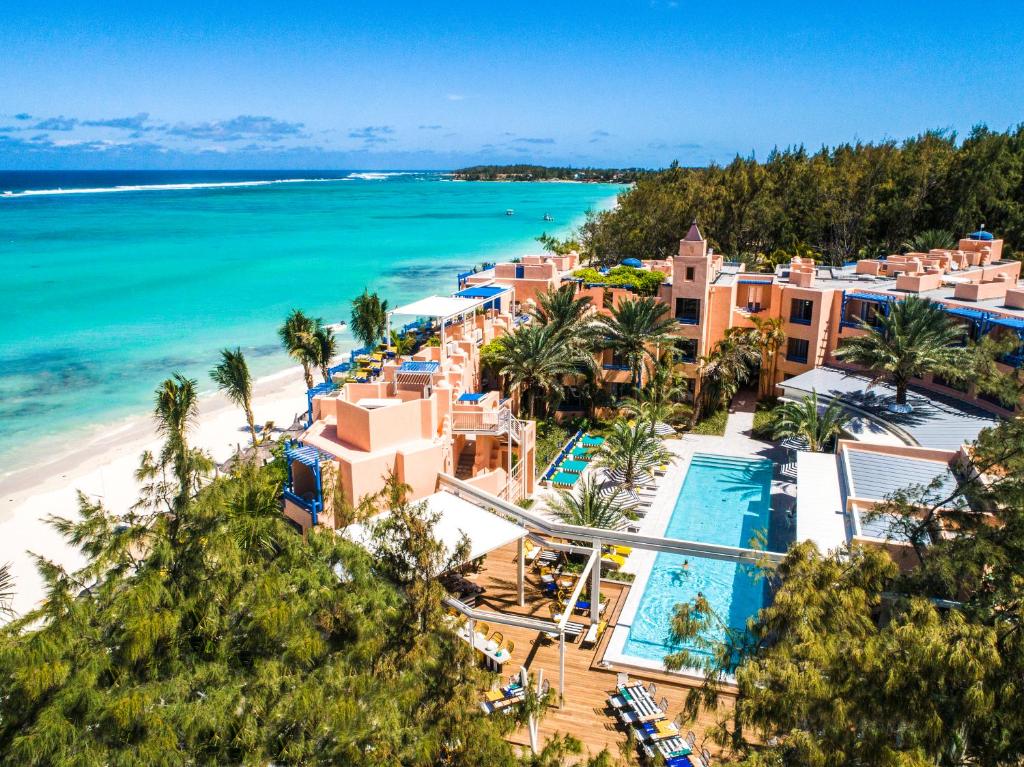 贝尔马尔Salt of Palmar, Mauritius, a Member of Design Hotels的享有度假村和海滩的空中景致