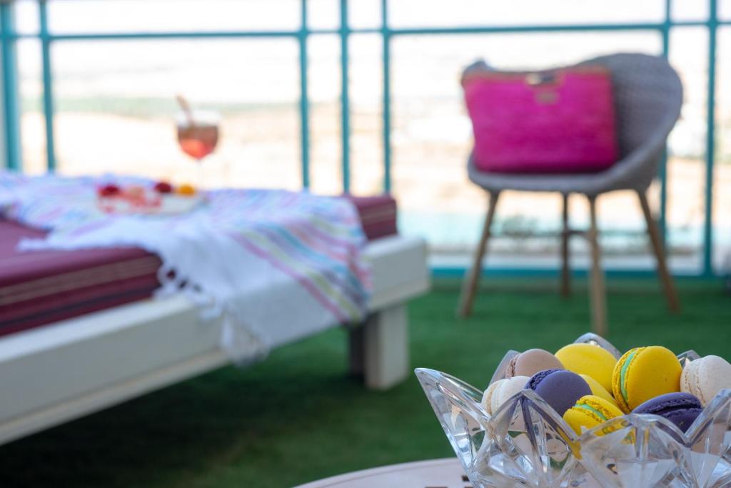 Herods Boutique Eilat a Premium collection by Fattal Hotels客房内的一张或多张床位