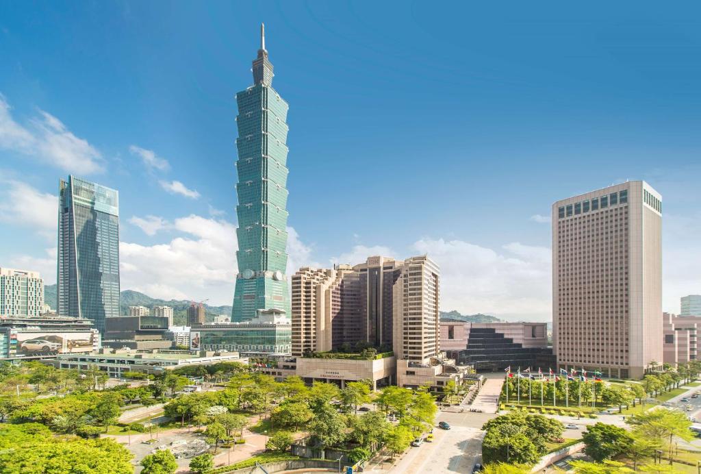 台北台北君悦酒店的享有城市和高楼的景色