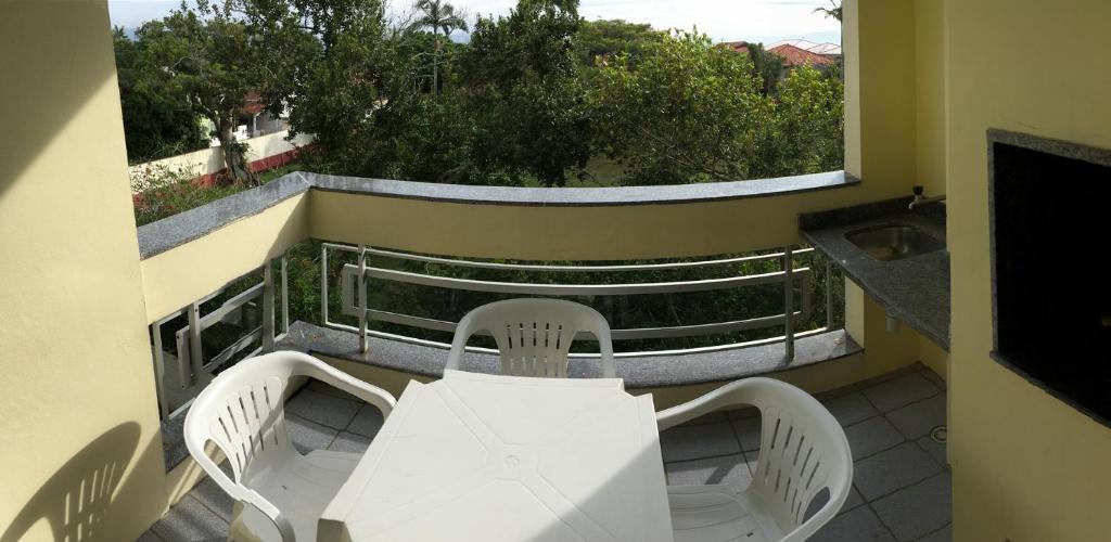 Residencial Baia Blanca的阳台或露台