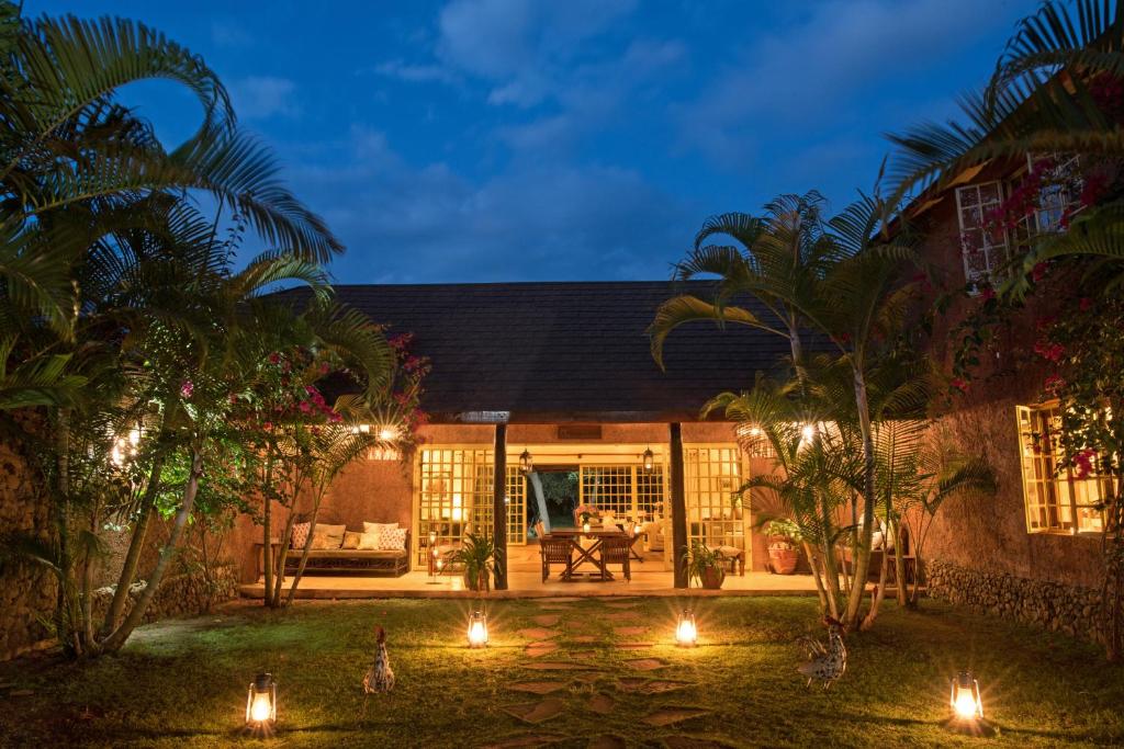 Kili Villa Kilimanjaro Luxury Retreat外面的花园